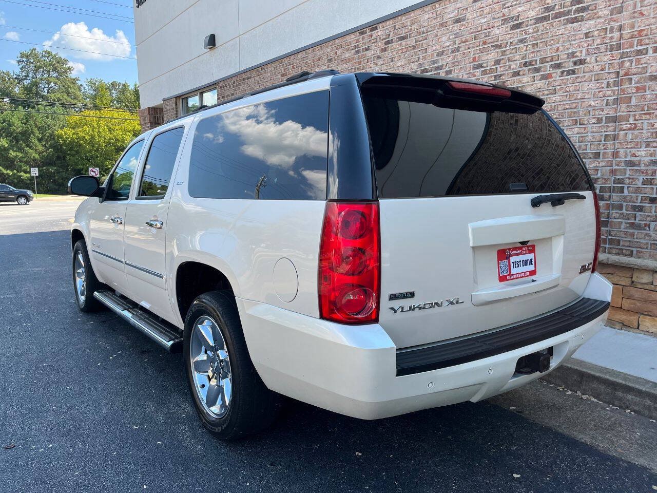 Used 2012 GMC Yukon XL SLT RWD image 3