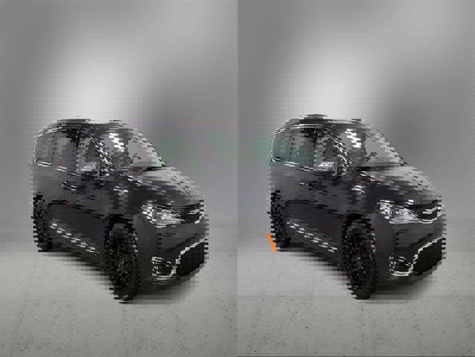 Certified 2017 Chrysler Pacifica Limited image 3