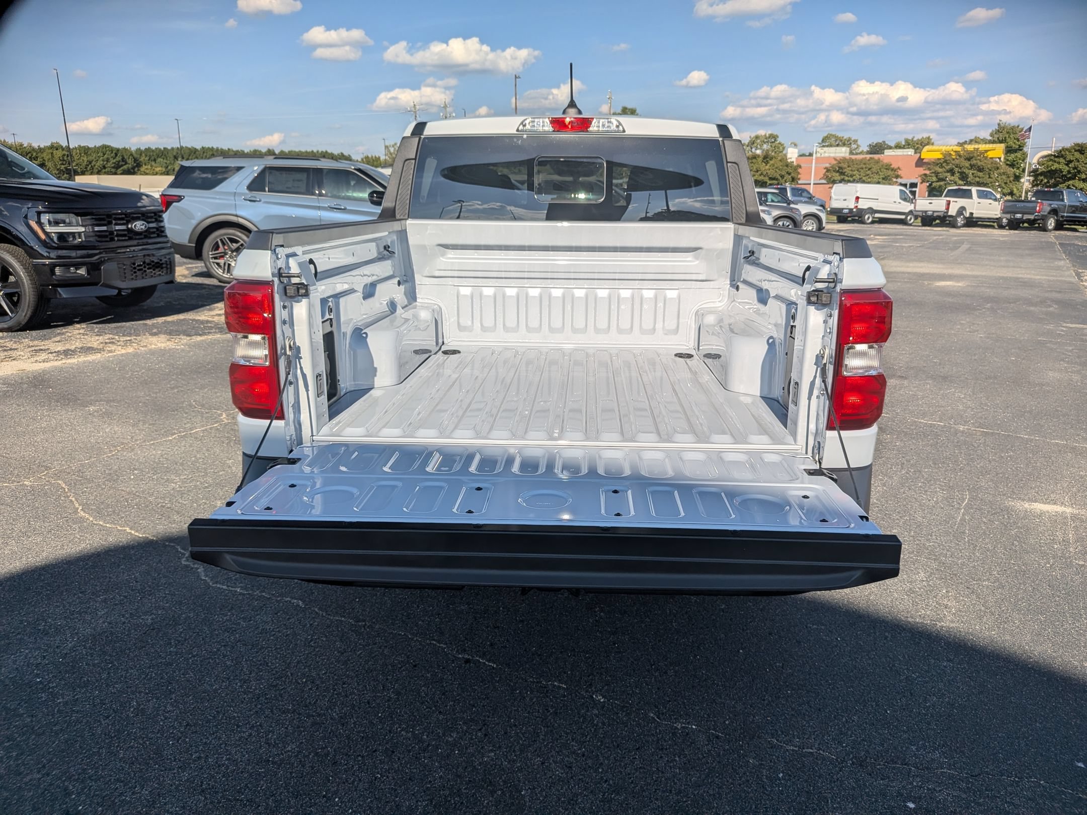 New 2026 Ford Maverick XLT w/ XLT Luxury Package FWD image 31