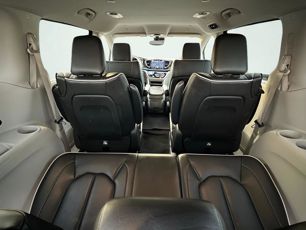 Used 2021 Chrysler Pacifica Limited image 26