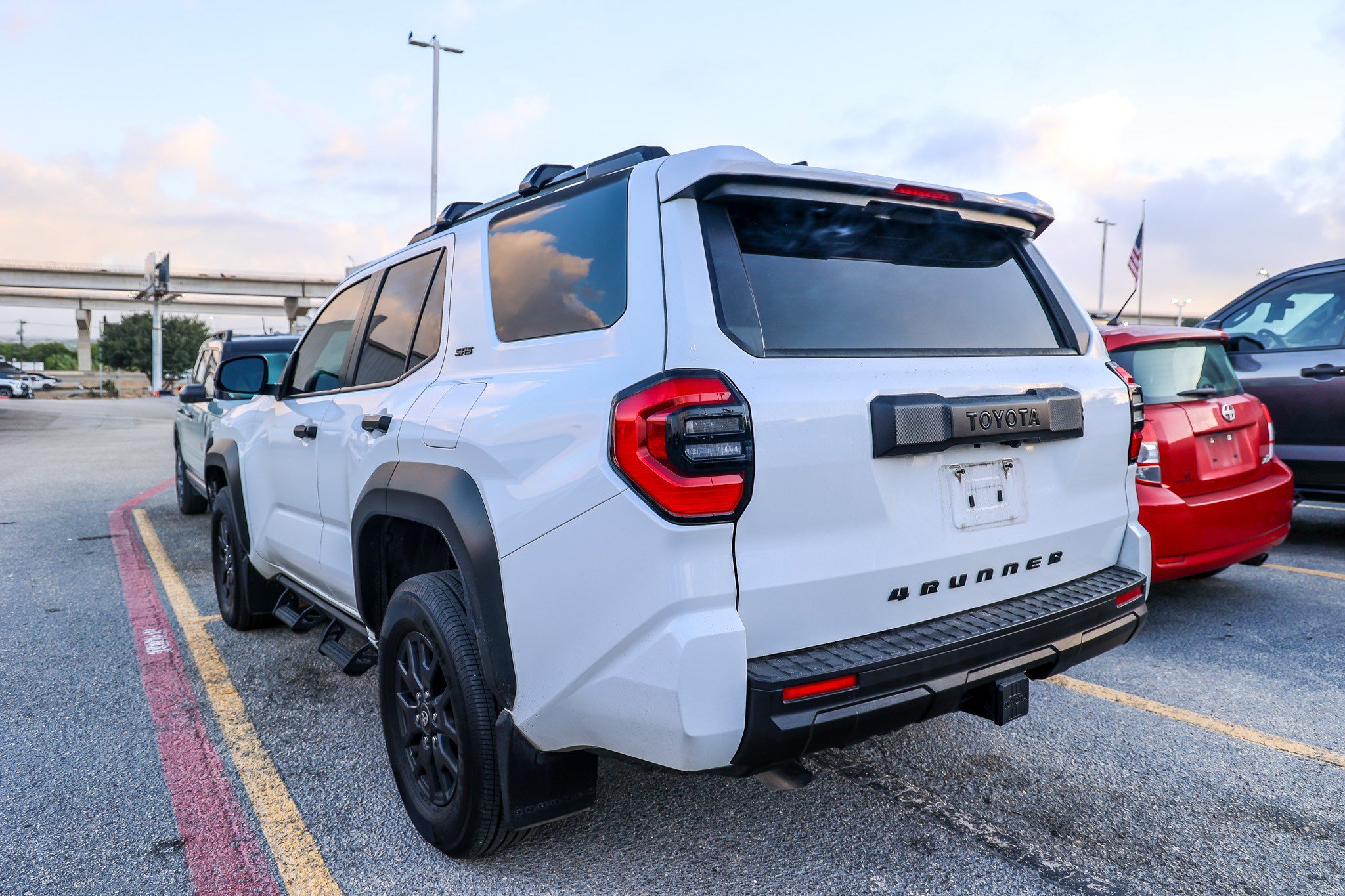 Used 2025 Toyota 4Runner SR5 AWD/4WD image 9