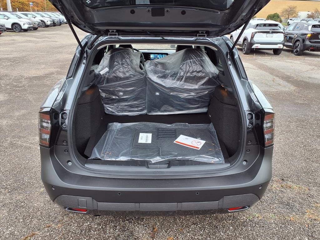 New 2026 Nissan Kicks SR w/ Cold Weather Package image 8