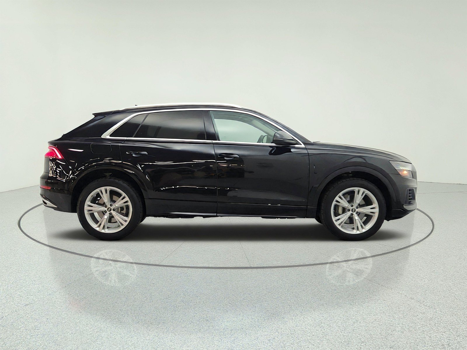 Used 2023 Audi Q8 Premium w/ Convenience Package AWD/4WD image 4