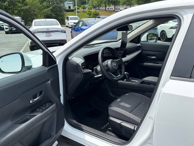 Certified 2025 Nissan Kicks SV AWD/4WD image 14