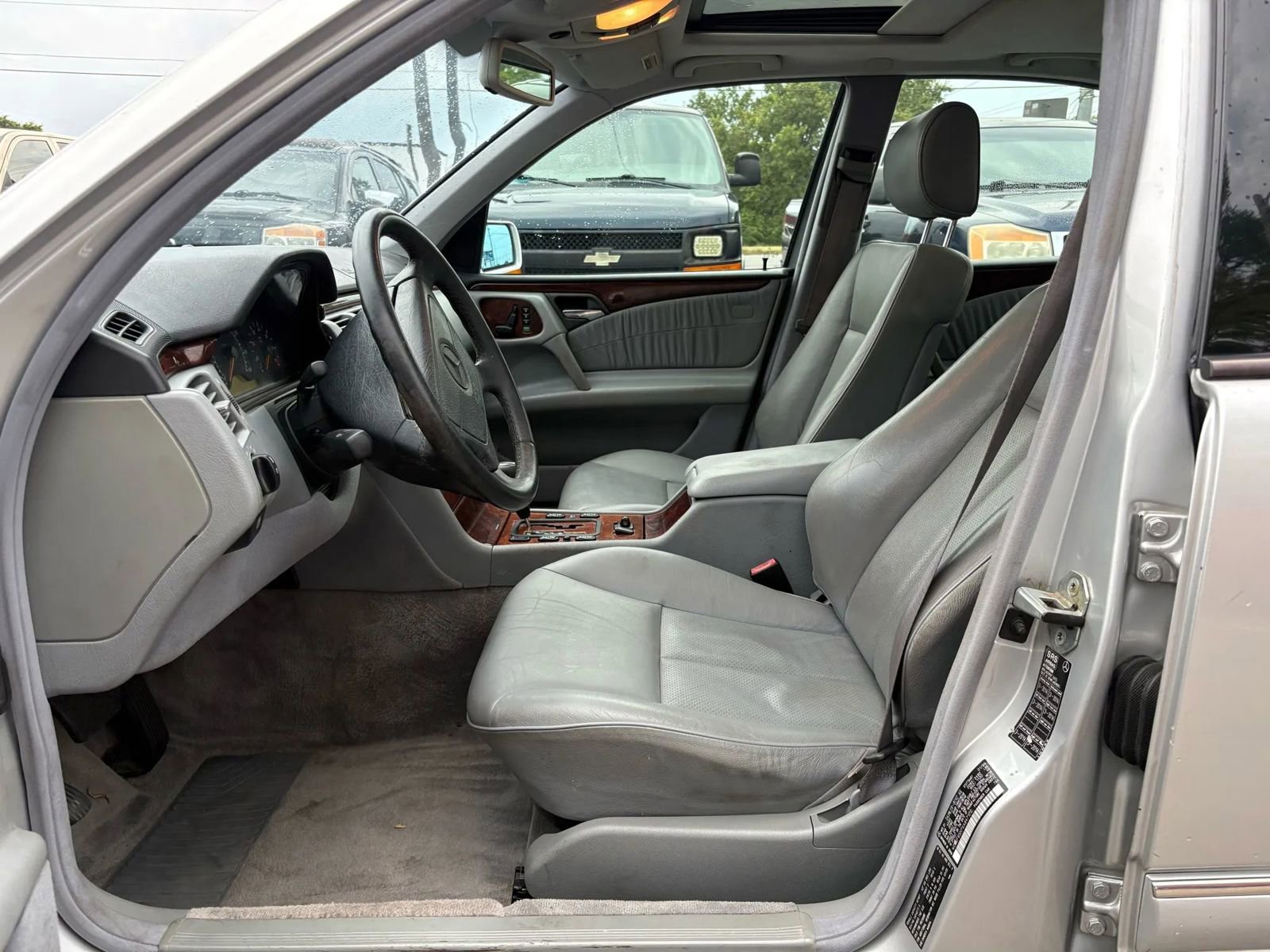 Used 1999 Mercedes-Benz E 320 Sedan image 10