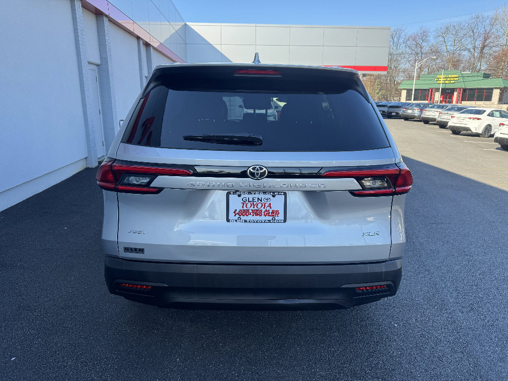 Used 2024 Toyota Grand Highlander XLE image 6