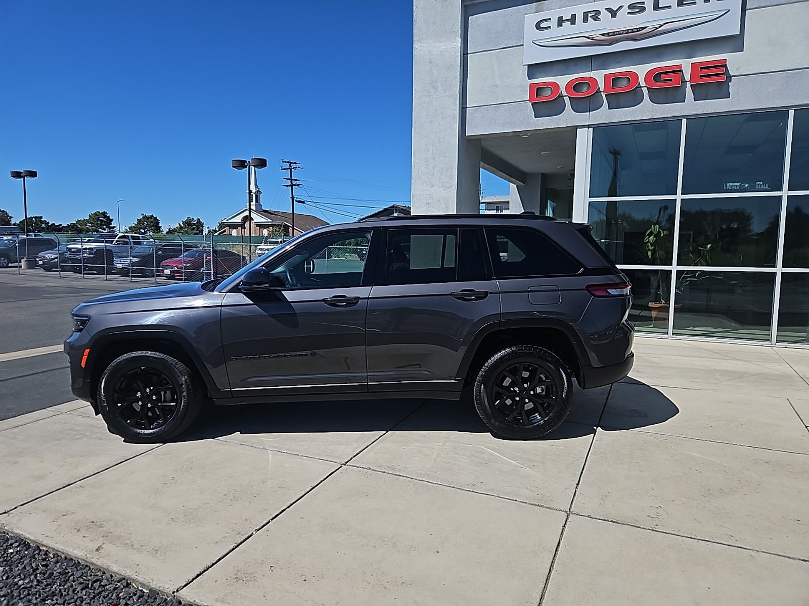 Used 2024 Jeep Grand Cherokee Altitude AWD/4WD image 3