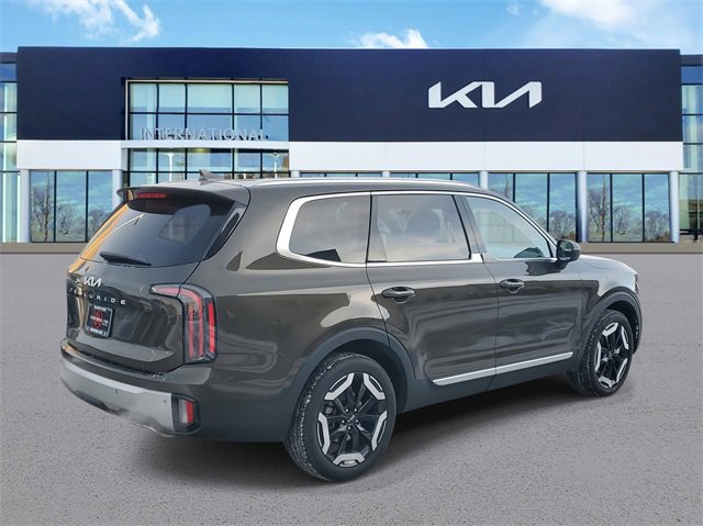 Used 2024 Kia Telluride EX w/ EX Captain's Chair Package image 4