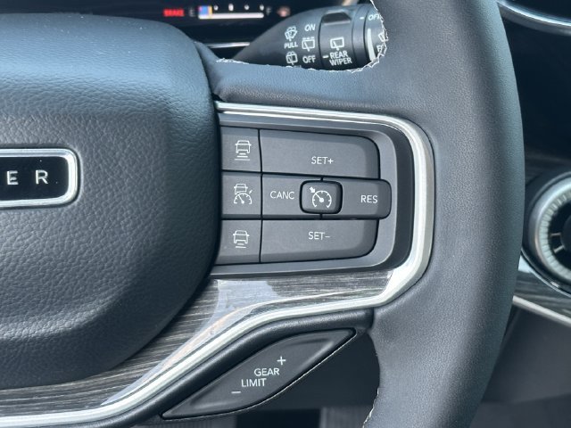 Used 2022 Jeep Wagoneer Series II w/ Premium Group I AWD/4WD image 14