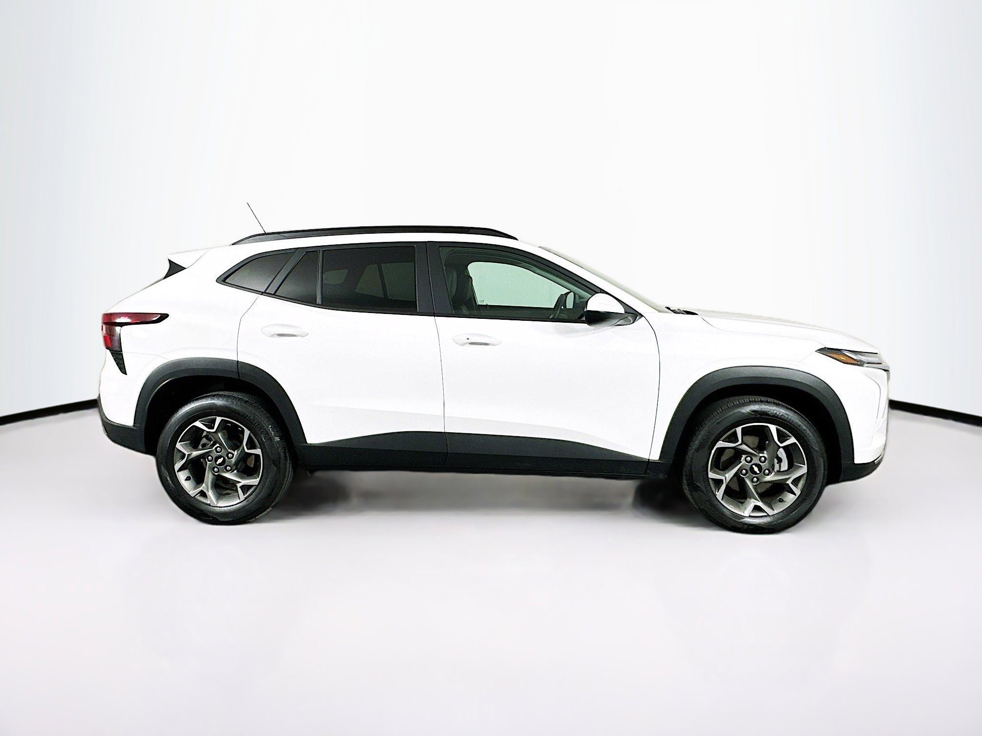 Used 2025 Chevrolet Trax LT w/ LT Convenience Package FWD image 10