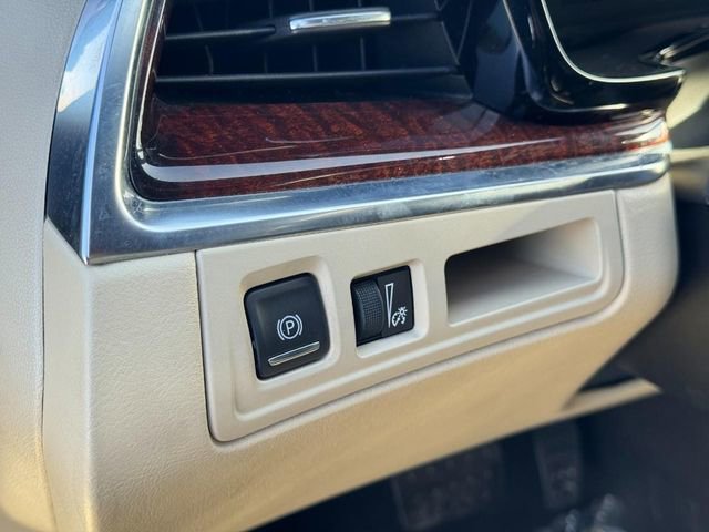 Used 2018 Cadillac XT5 Luxury w/ Driver Awareness Package image 16