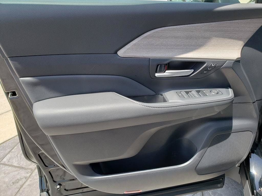 New 2026 Toyota Grand Highlander AWD image 10