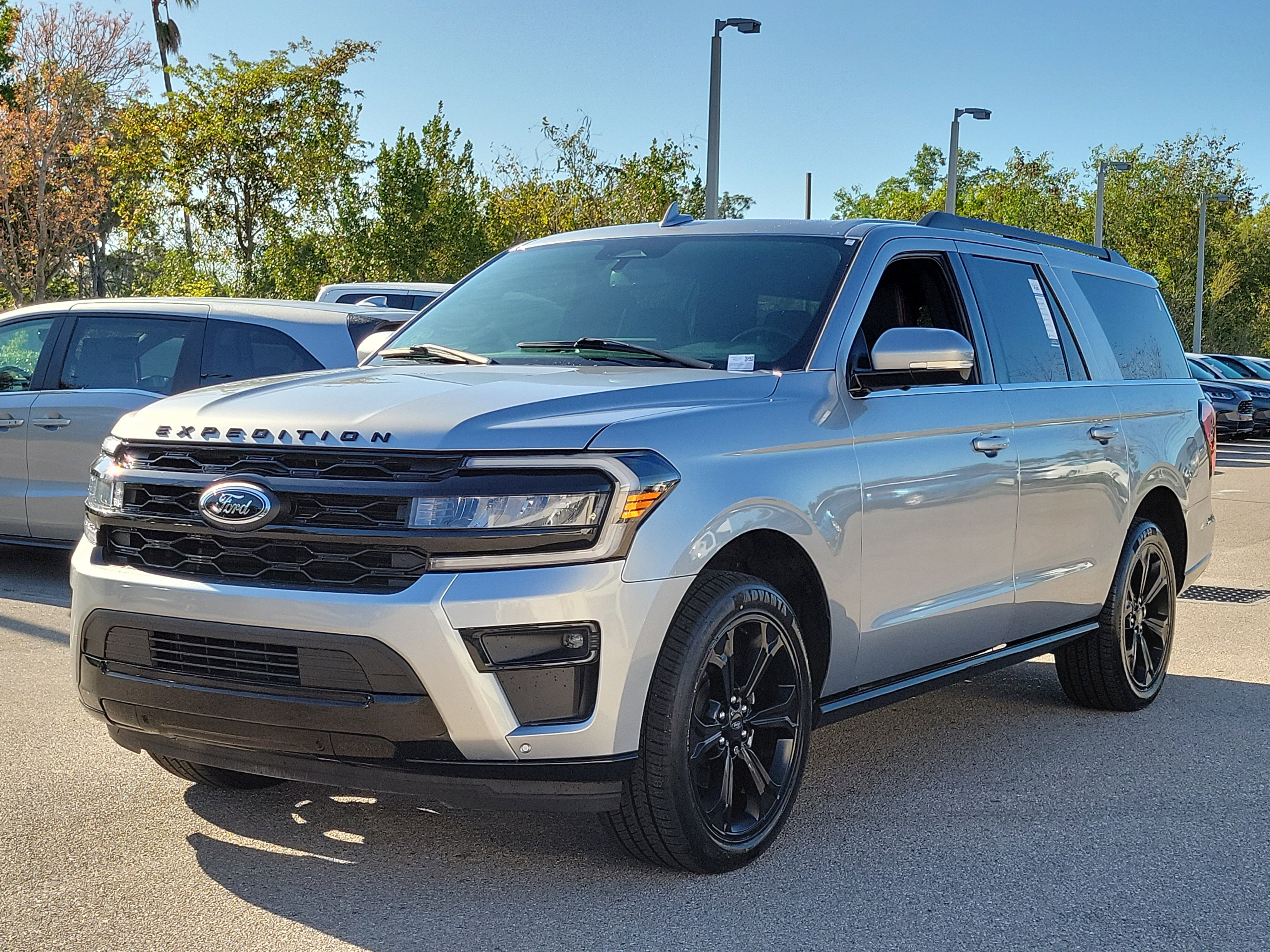 Used 2022 Ford Expedition Max Limited image 3