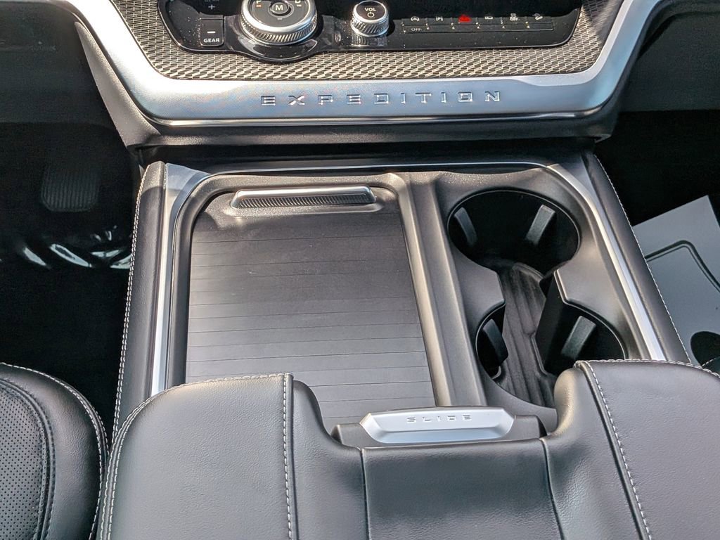 Used 2025 Ford Expedition Platinum w/ Stealth Appearance Package image 19
