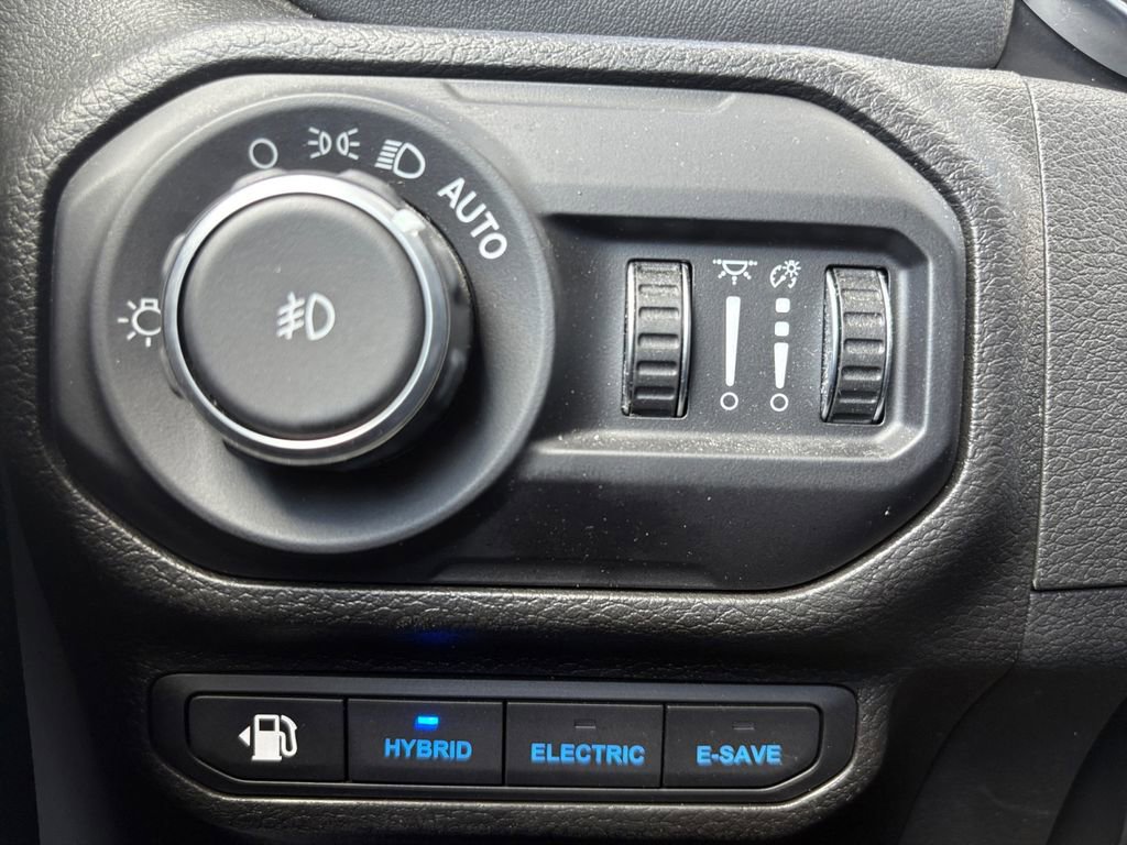 Used 2022 Jeep Wrangler Unlimited Sahara image 3