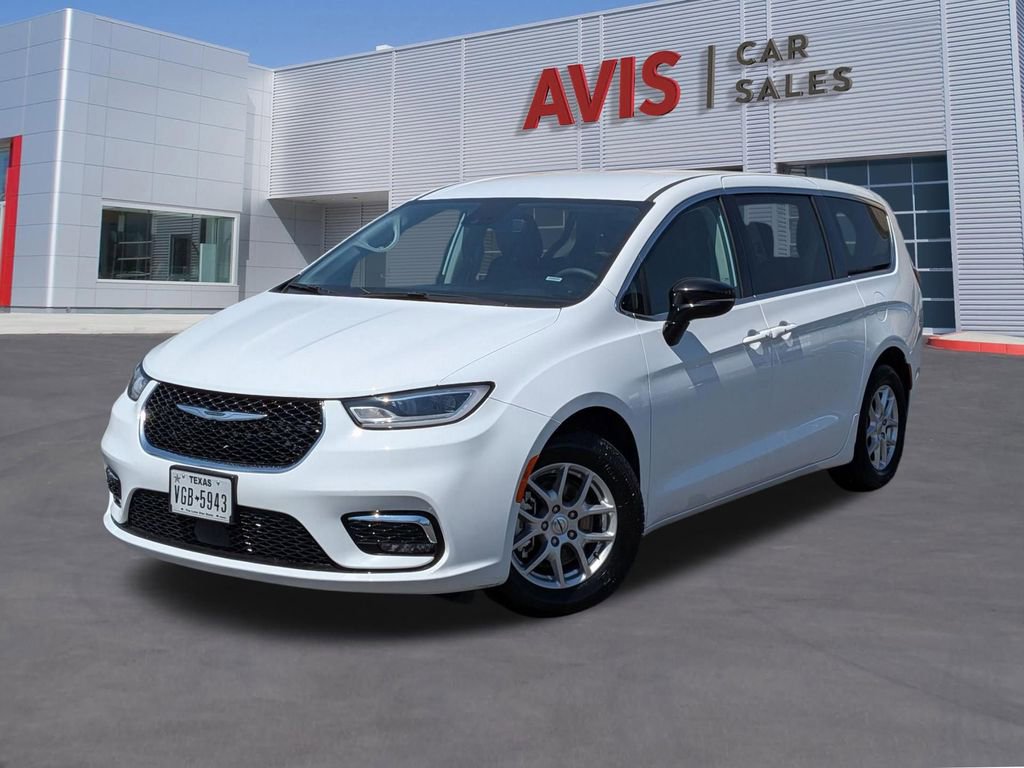 Used 2024 Chrysler Pacifica Touring-L