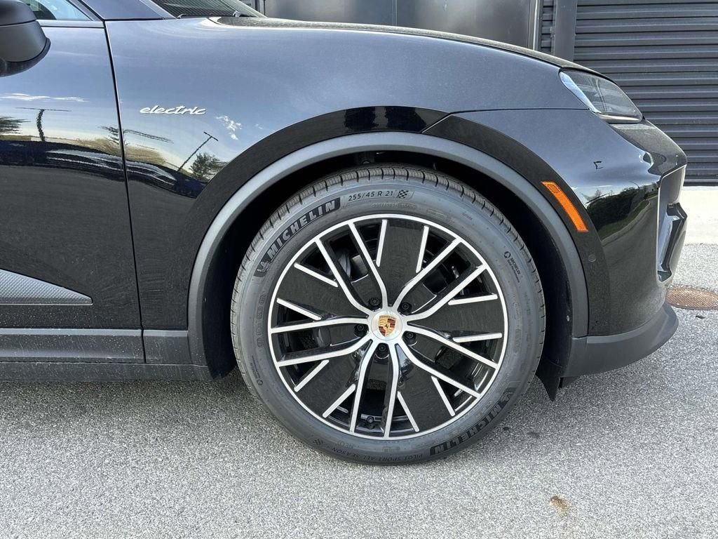 Used 2025 Porsche Macan Electric image 14