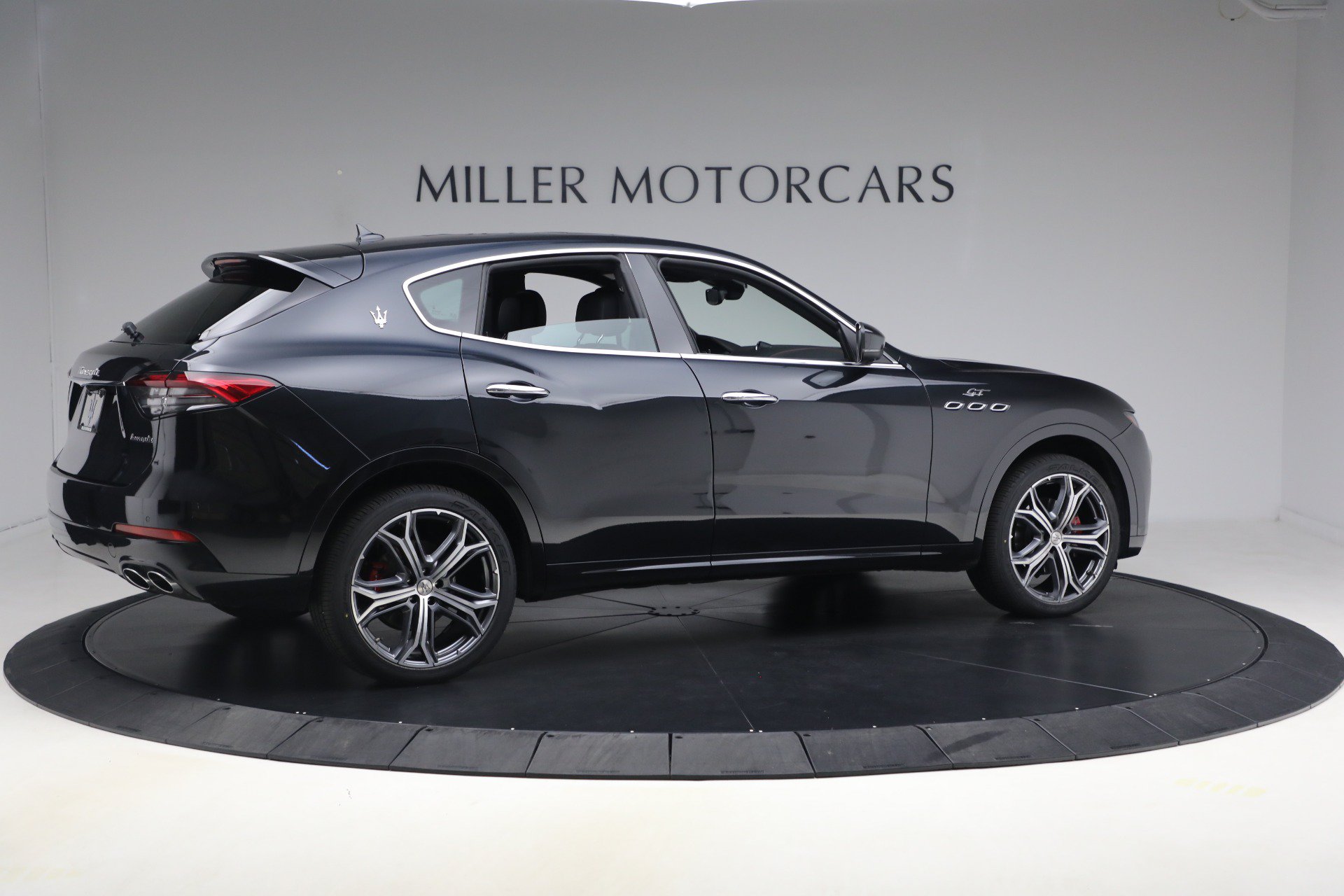 Certified 2023 Maserati Levante GT AWD/4WD image 10