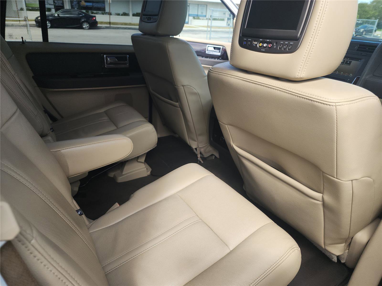 Used 2017 Lincoln Navigator Reserve image 29