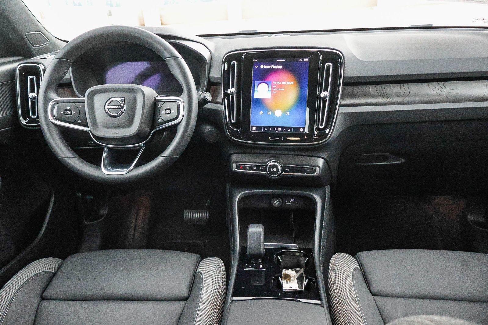 Used 2023 Volvo XC40 Recharge Plus image 24