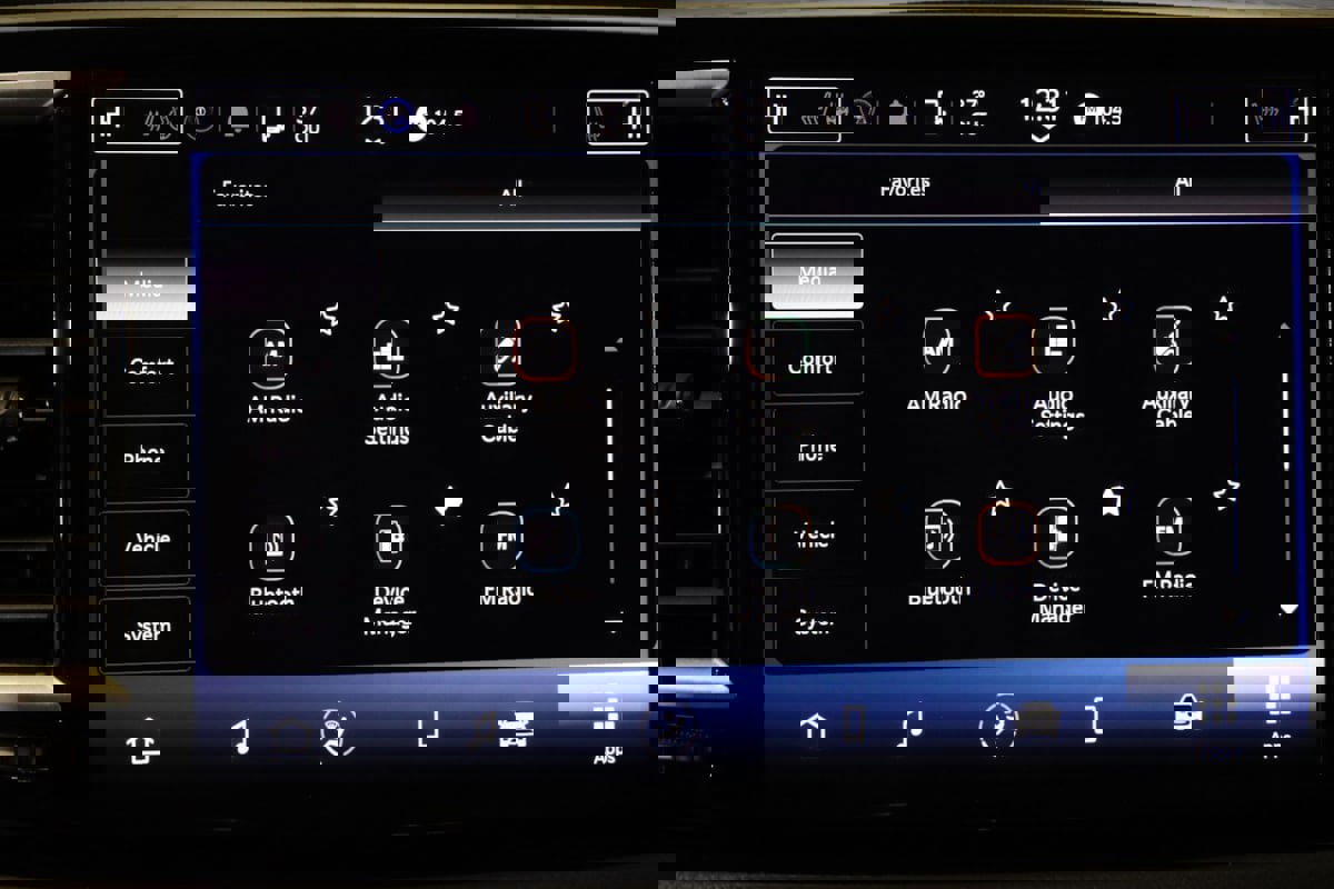 Used 2024 Chrysler Pacifica Touring-L image 47