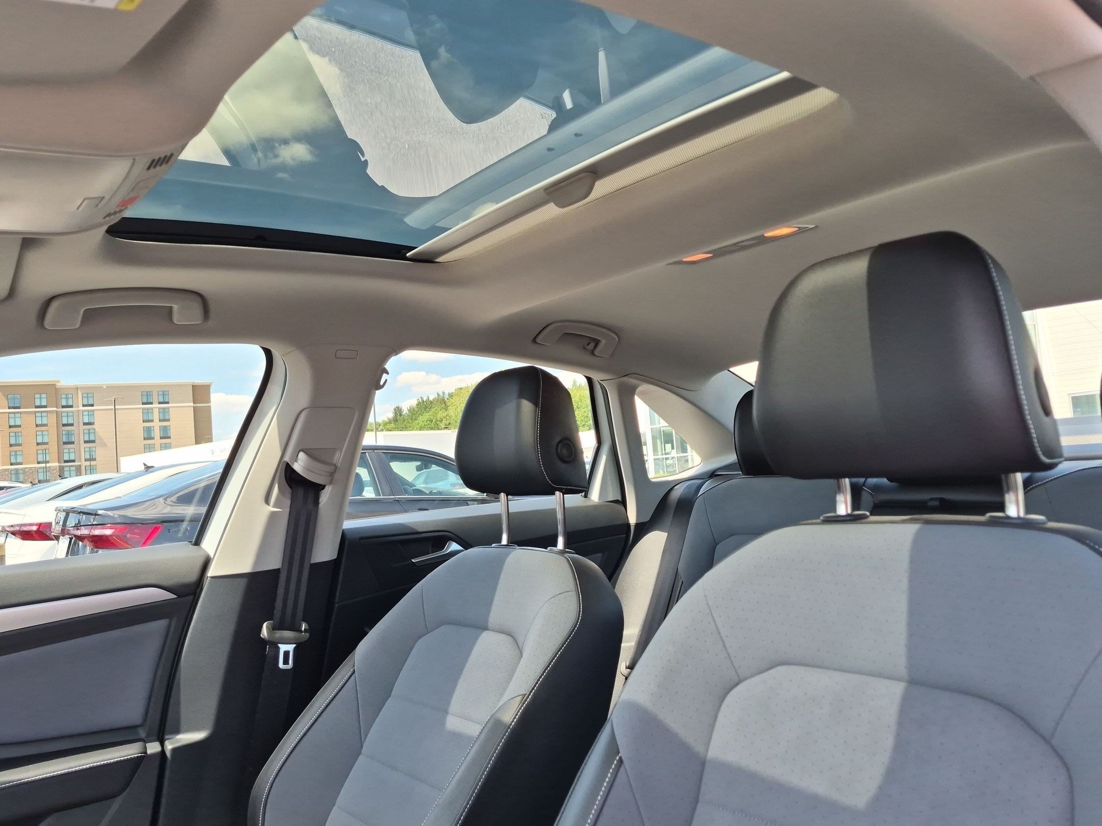 Used 2026 Volkswagen Jetta SE FWD image 16