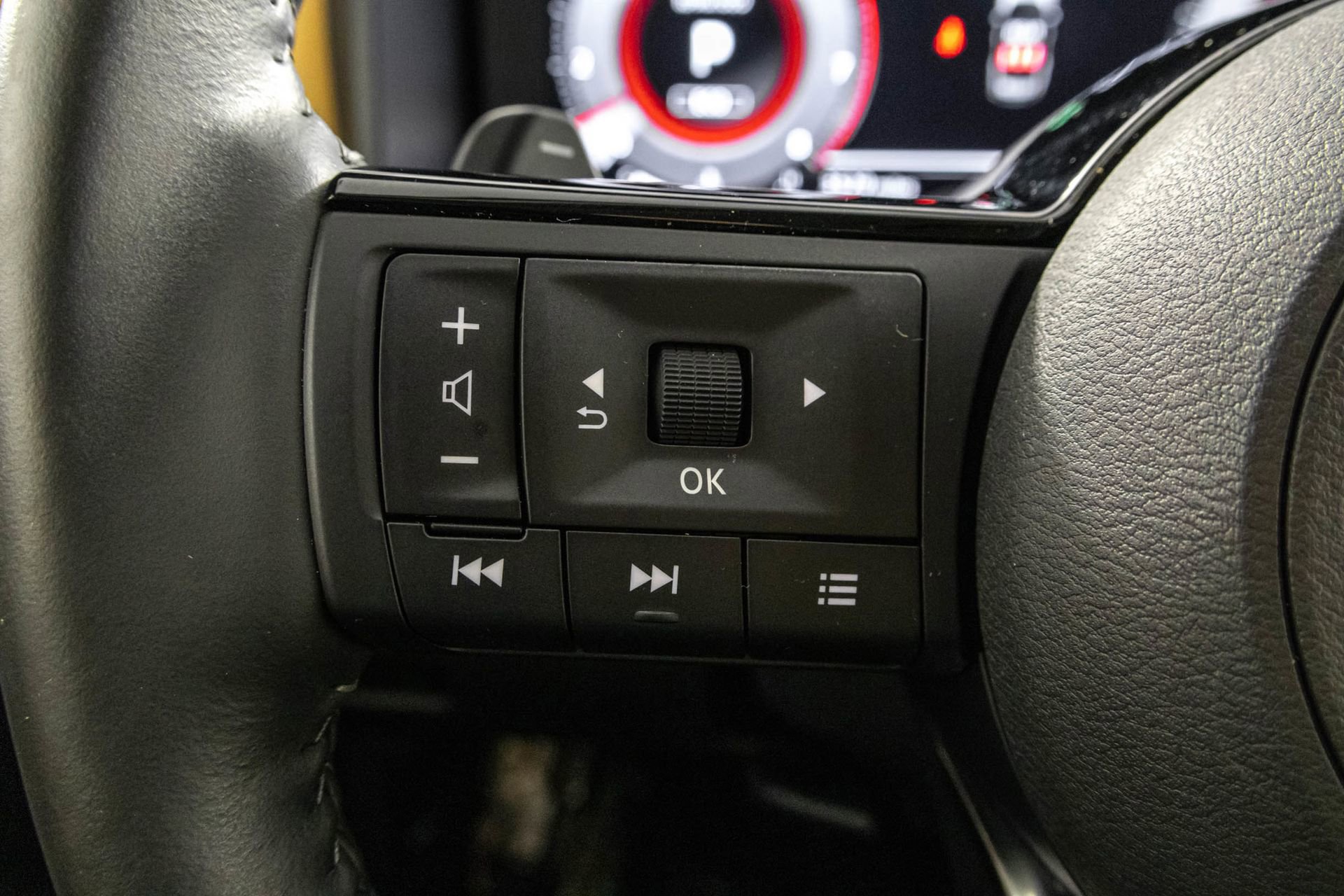 Used 2023 Nissan Rogue Platinum w/ Platinum Premium Package FWD image 26
