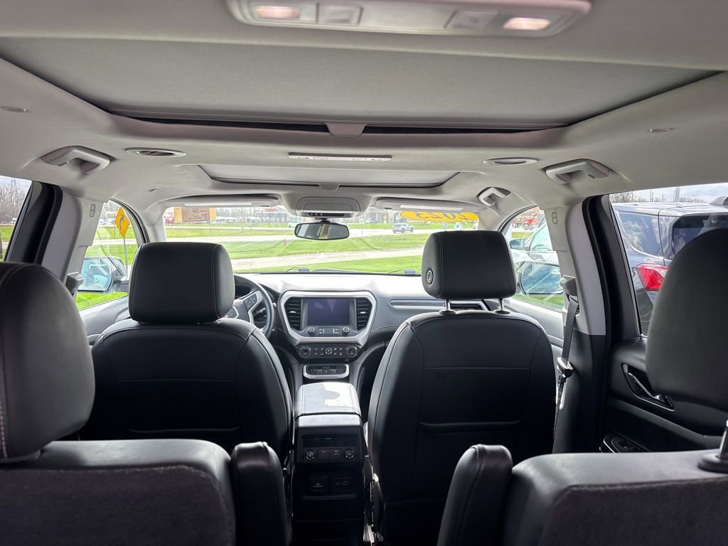 Used 2023 GMC Acadia SLT w/ Elevation Edition image 12