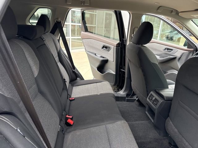 Used 2022 Nissan Rogue S image 29