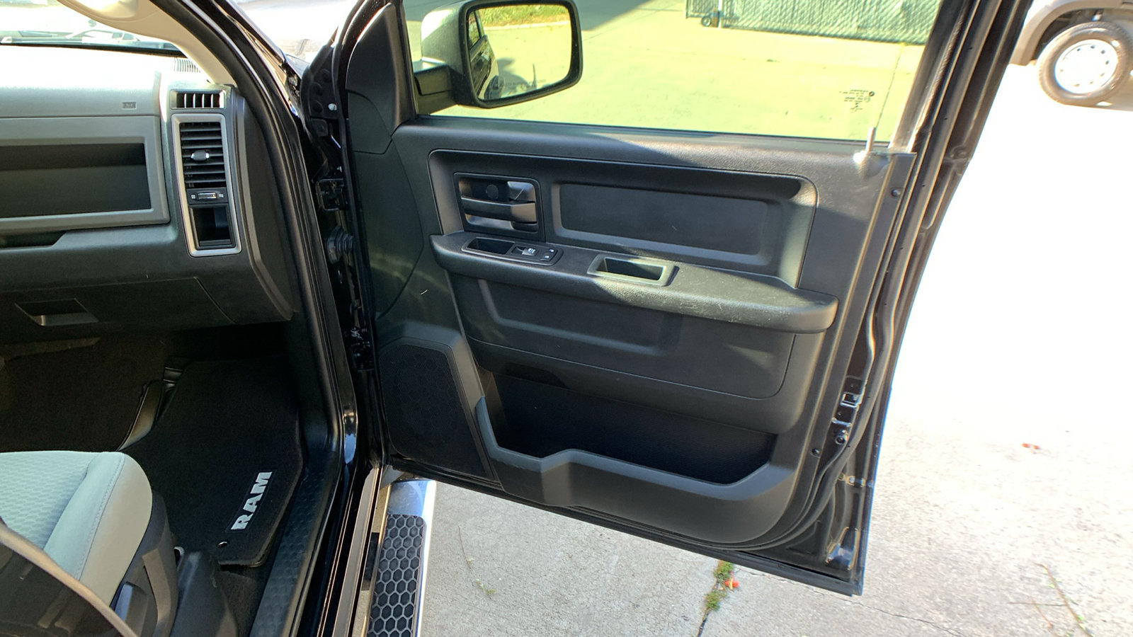 Used 2017 RAM 1500 Express AWD/4WD image 27