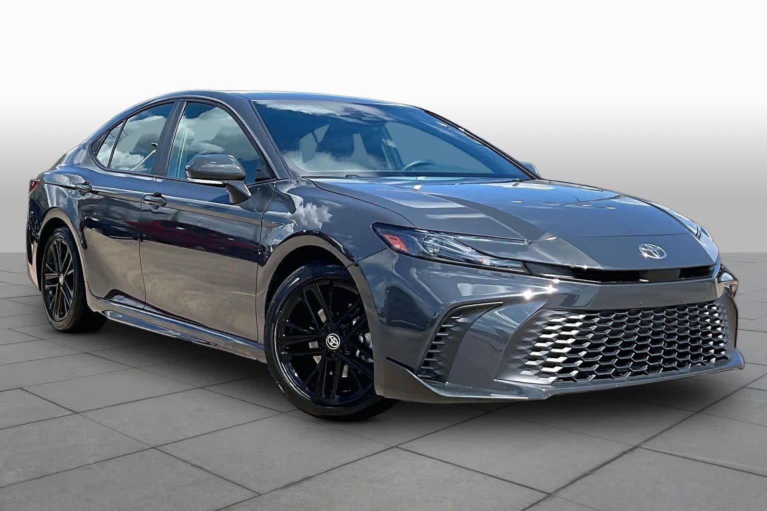 Used 2026 Toyota Camry SE FWD image 3