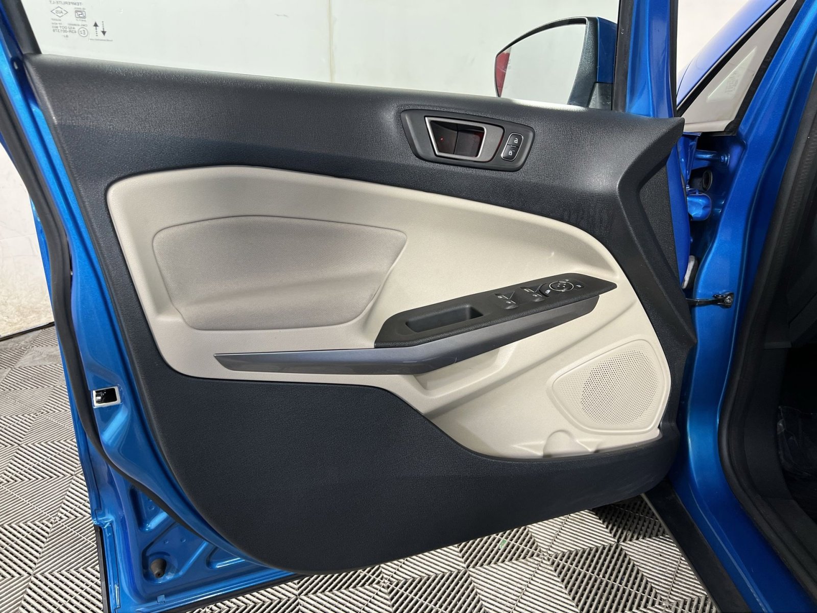 Used 2020 Ford EcoSport SE w/ SE Convenience Package image 14