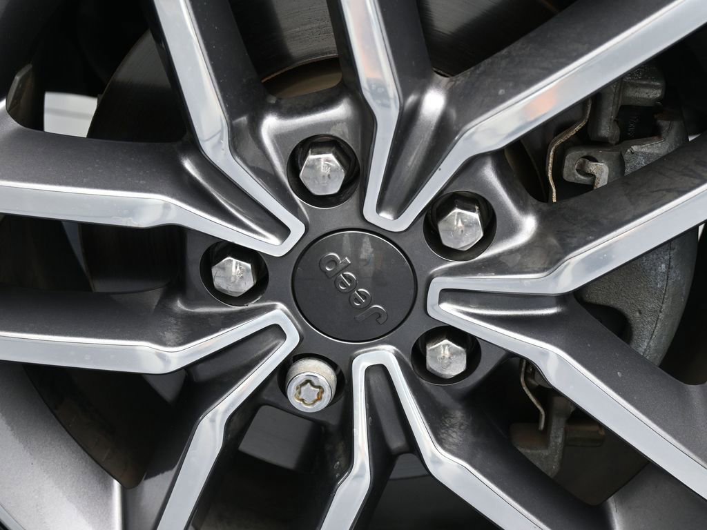 Certified 2020 Jeep Grand Cherokee Overland image 38