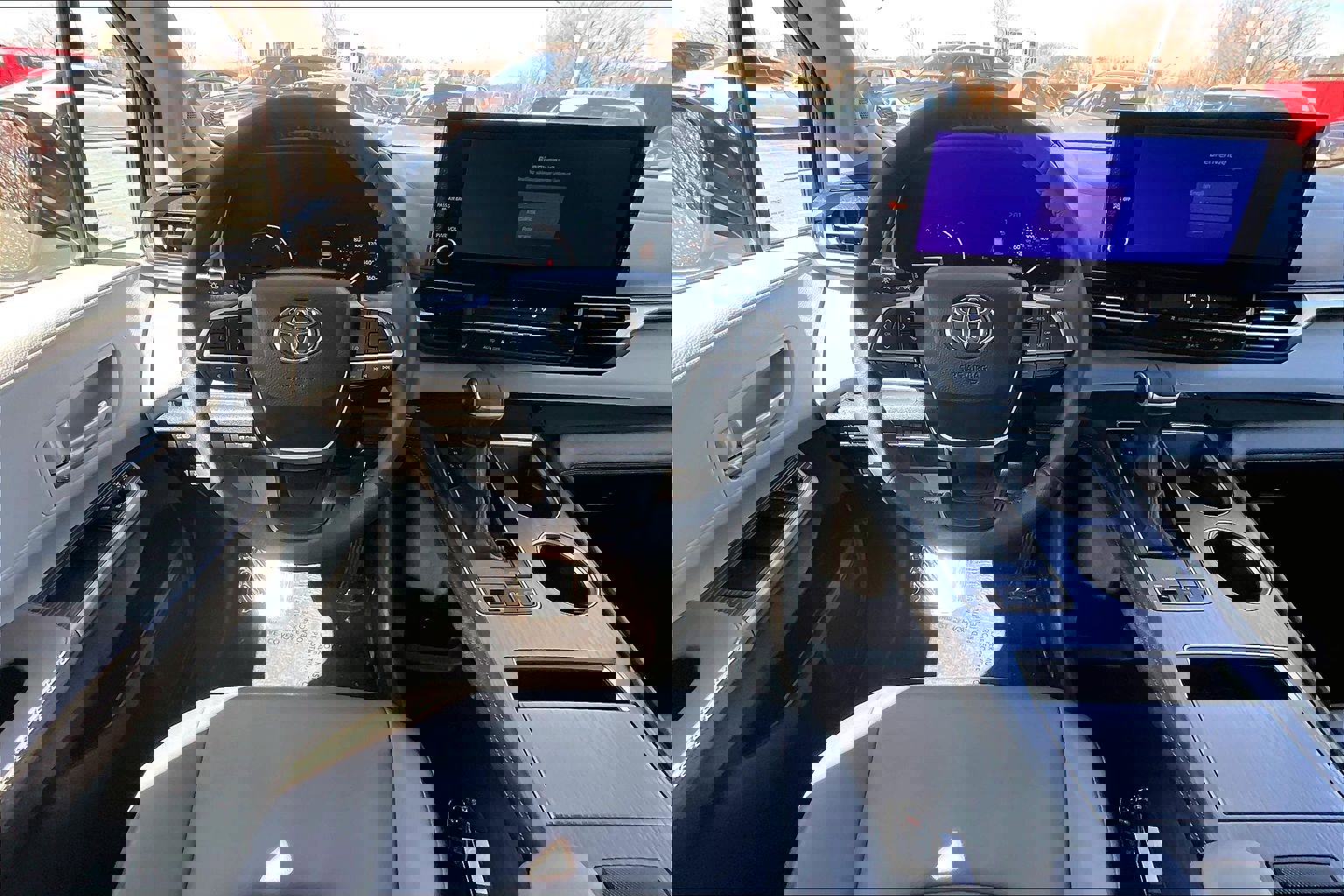 Used 2025 Toyota Sienna XLE w/ XLE Plus Package image 5