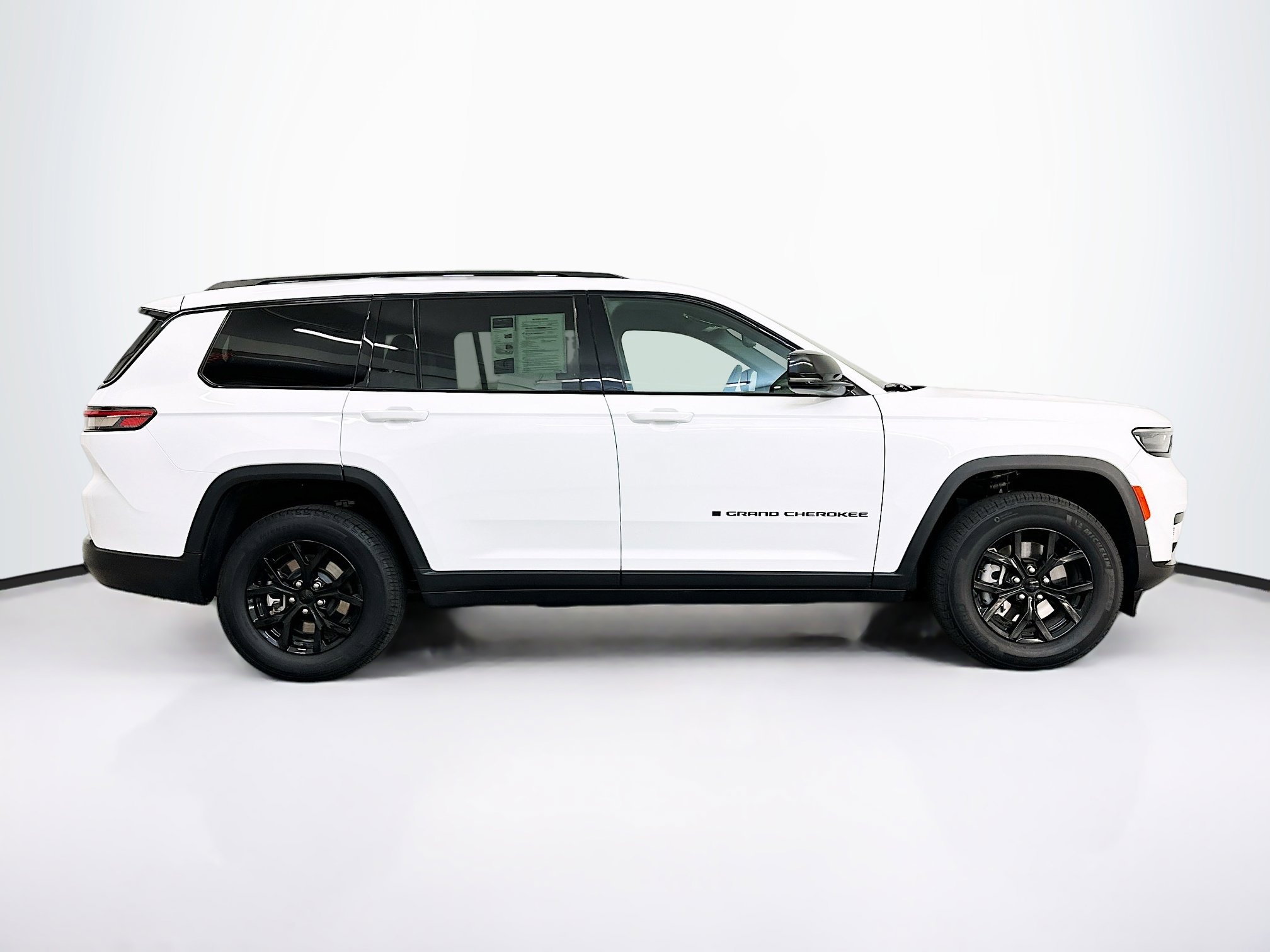 Used 2024 Jeep Grand Cherokee L Laredo image 10