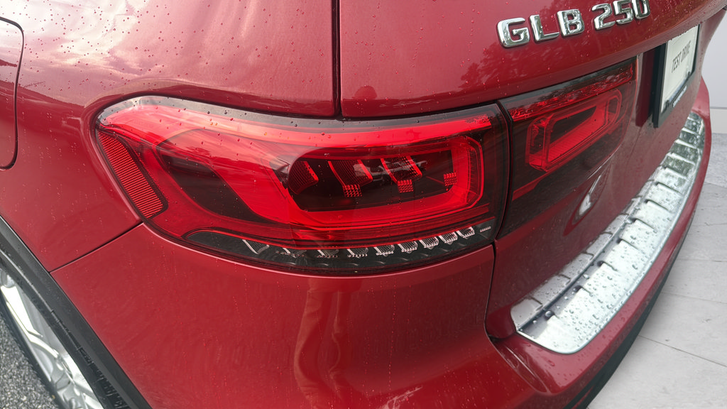 Used 2021 Mercedes-Benz GLB 250 w/ Premium Package image 26