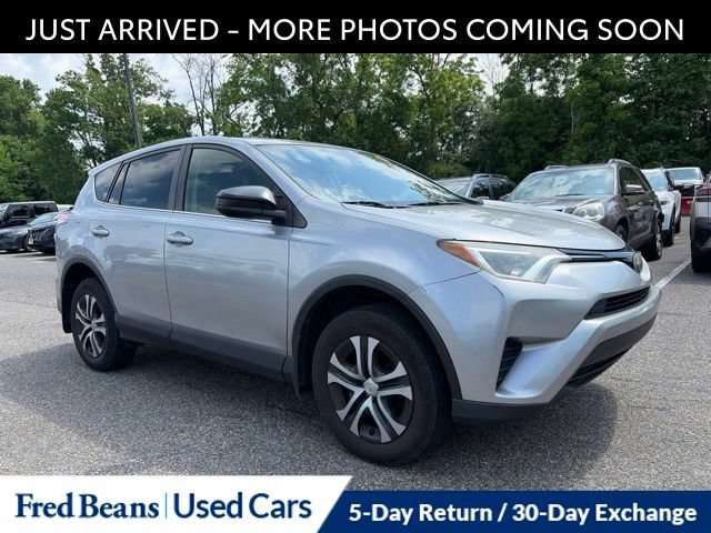 Used 2018 Toyota RAV4 LE w/ All Weather Liner Package AWD/4WD video 1