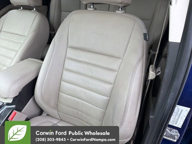 Used 2016 Ford Escape Titanium w/ Equipment Group 301A AWD/4WD image 23
