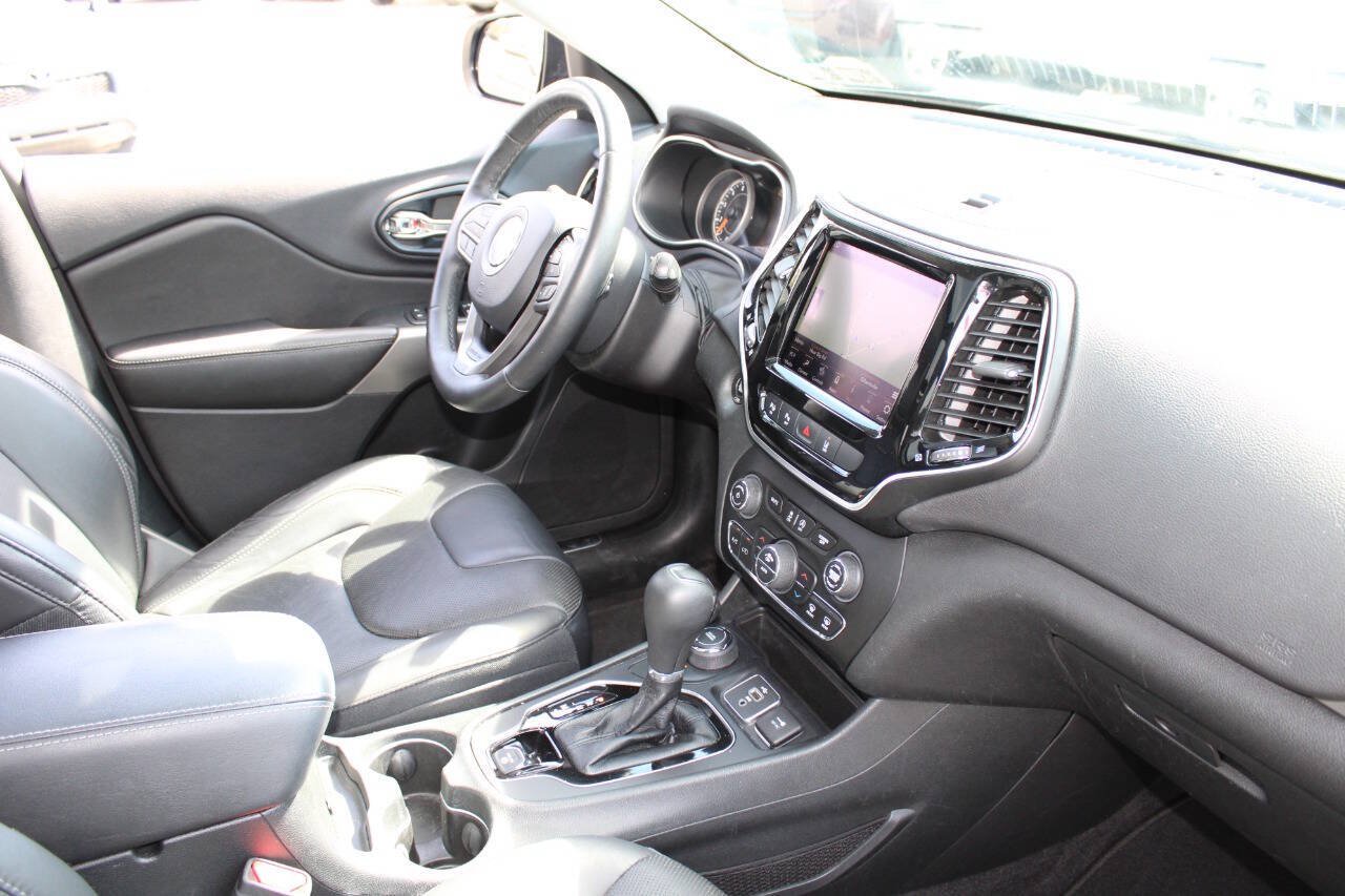 Used 2019 Jeep Cherokee Limited w/ Luxury Group AWD/4WD image 12