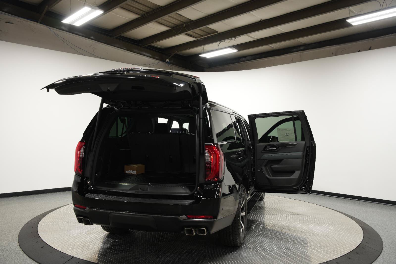 New 2026 GMC Yukon XL AT4 w/ AT4 Premium Plus Package AWD/4WD image 14