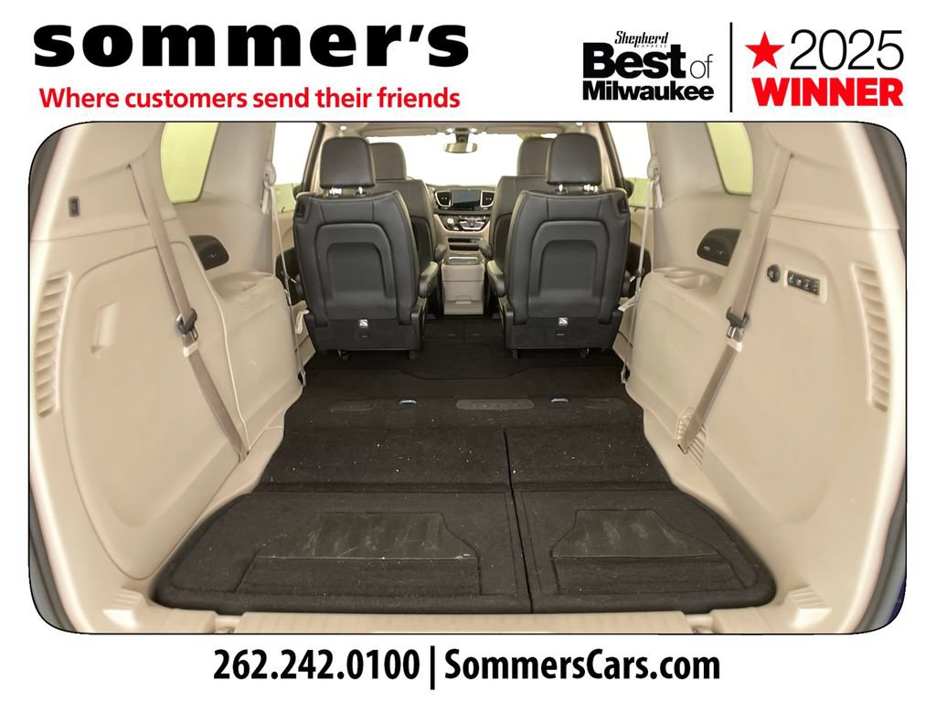 Used 2018 Chrysler Pacifica Limited w/ Tire & Wheel Group FWD image 29