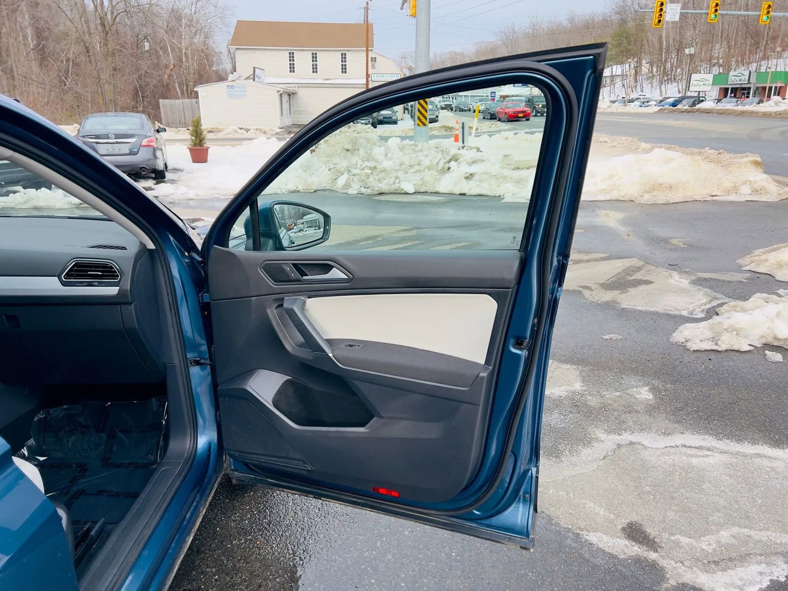 Used 2020 Volkswagen Tiguan S w/ 3rd Row Seat Package image 11