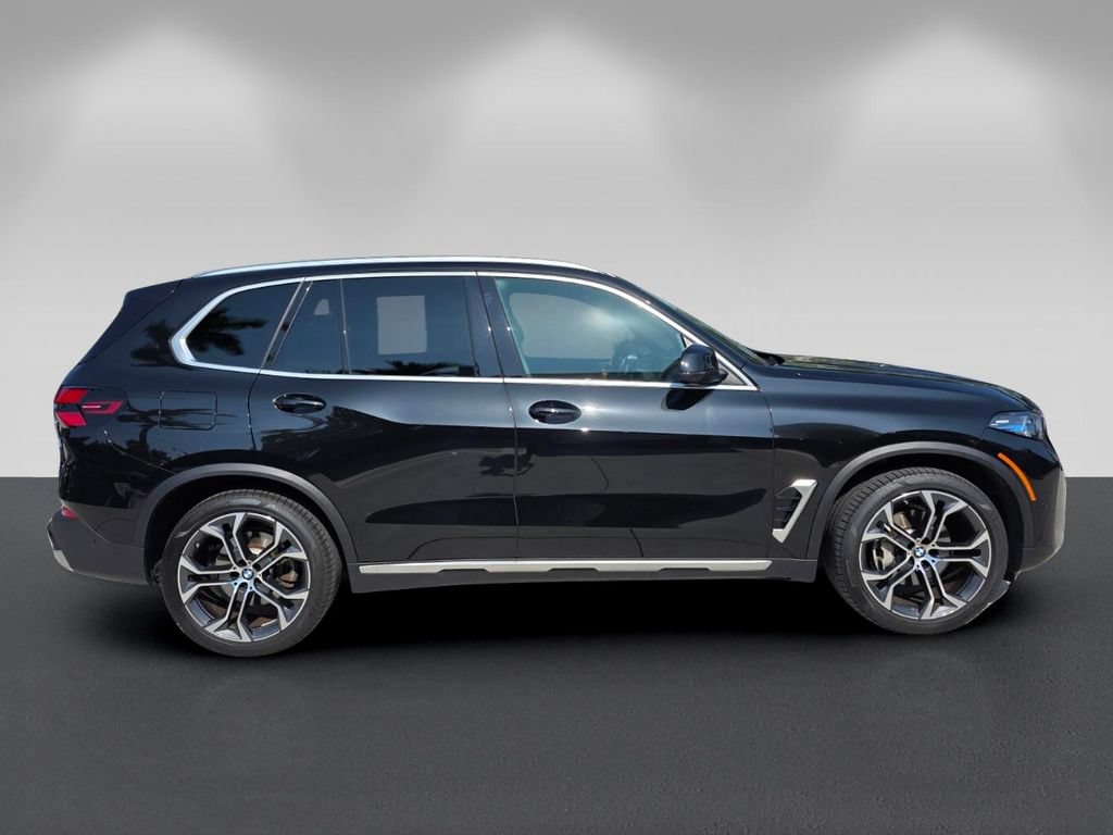 Certified 2025 BMW X5 sDrive40i w/ Premium Package RWD image 3