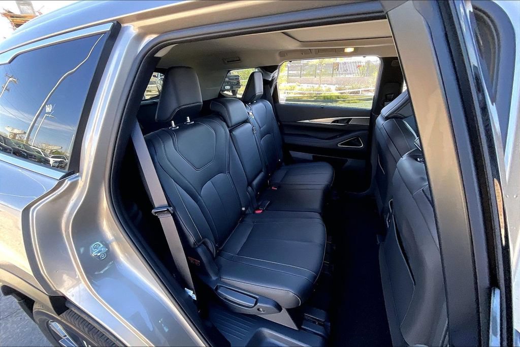 New 2026 INFINITI QX60 Luxe w/ Cargo Package FWD image 10