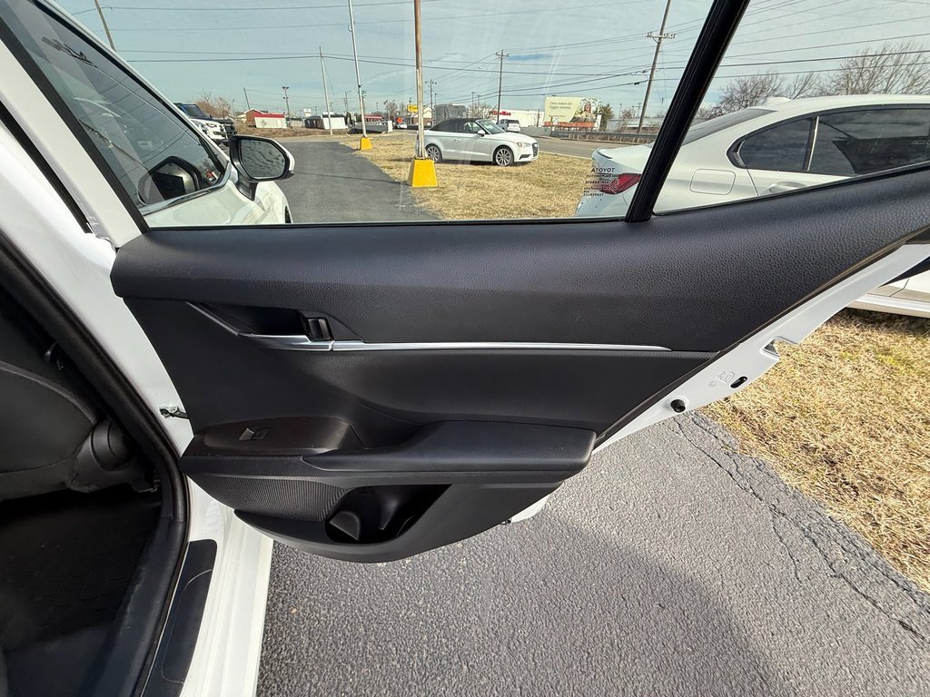 Used 2022 Toyota Camry LE image 20