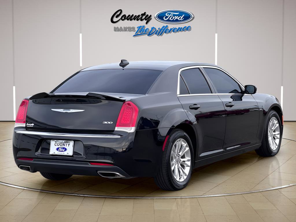 Used 2021 Chrysler 300 Touring L image 7