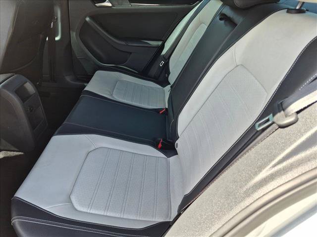 Used 2015 Volkswagen Jetta Sport FWD image 17