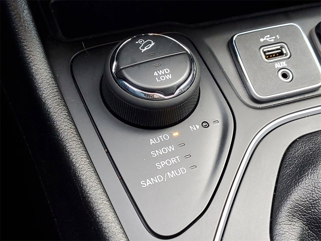 Used 2021 Jeep Cherokee Latitude Lux w/ Comfort/Convenience Group image 27