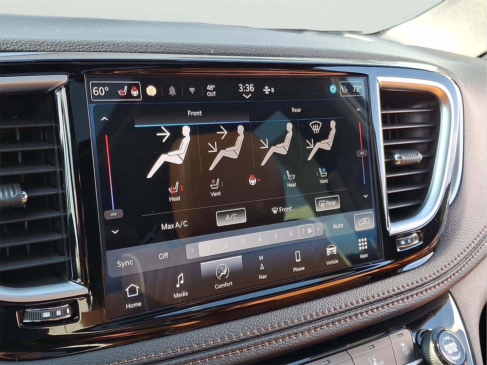 Used 2026 Chrysler Pacifica Pinnacle w/ Trailer Tow Group FWD image 33