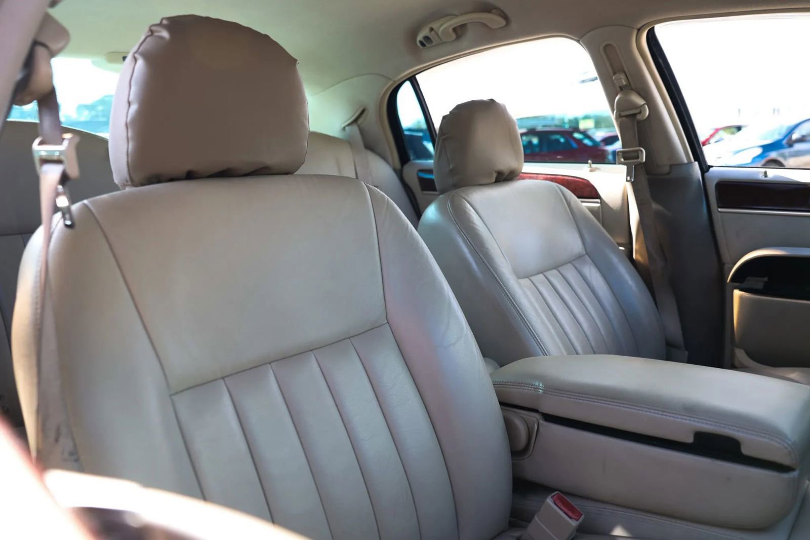 Used 2003 Lincoln Town Car Executive image 18